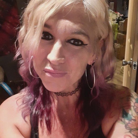 Meet your Posher, Sarah - Picture 1 of 1